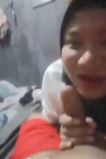 Kakak jilbab sepongin kontol adik crot dimulut Kakak jilbab sepongin kontol adik crot dimulut