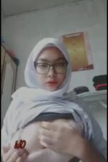 Bokep laura jilbab putih sange nakal hot Bokep laura jilbab putih sange nakal hot